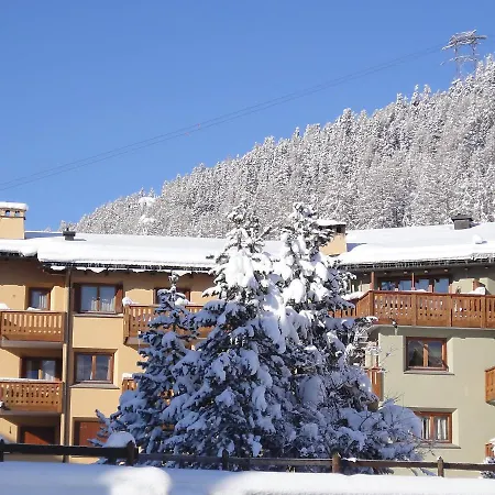 Chesa Ludains 8 Apartment