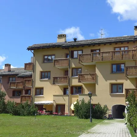 Chesa Ludains 8 Apartment